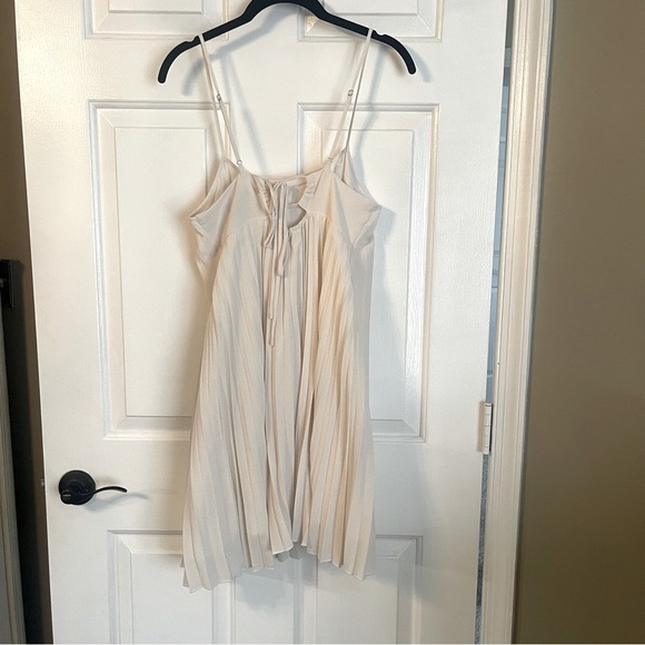 BCBGeneration Pleated Slip Swing Dress Spaghetti Straps Cream White Small EUC - Picture 7 of 10